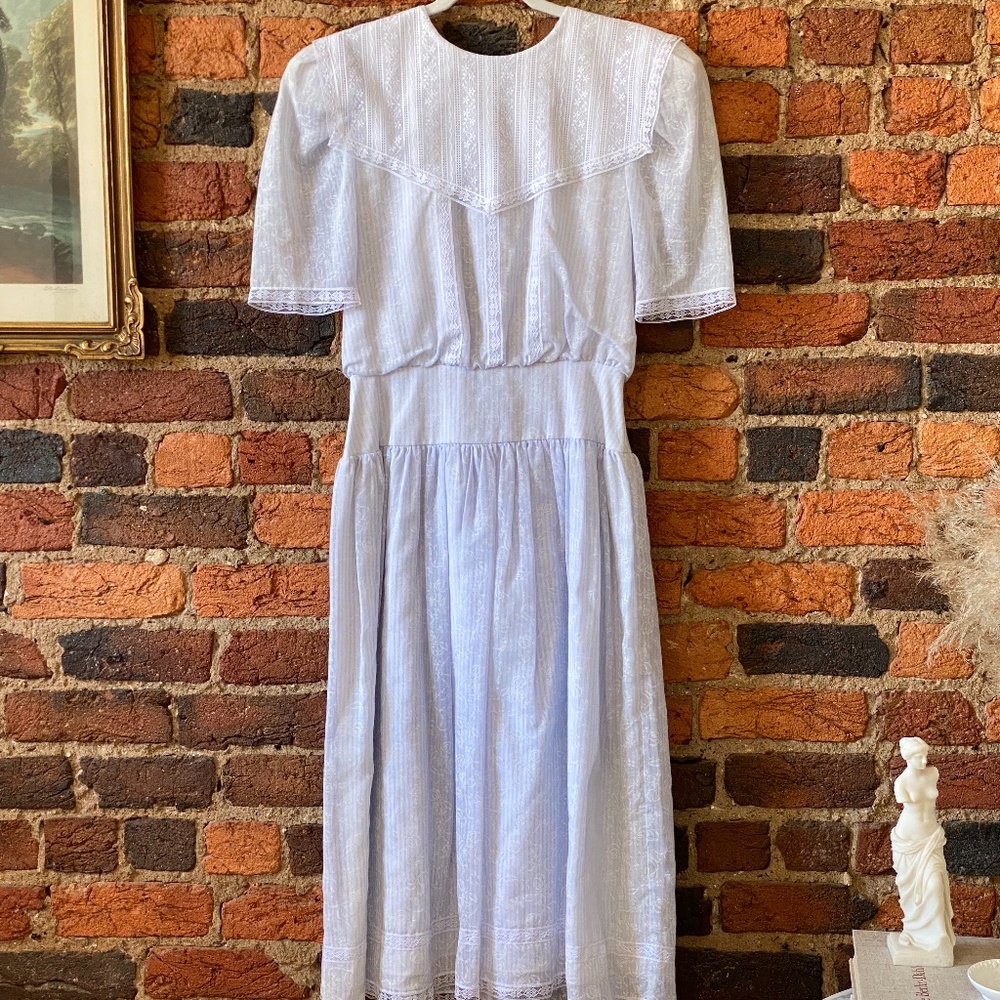 Vintage Gunne Sax dress with lace collar